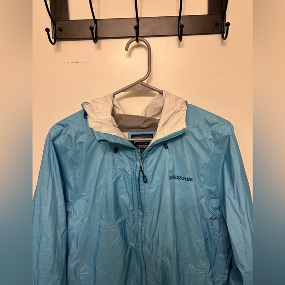 Patagonia Torrentshell 3L Rain Jacket in Blue/Teal - Picture 2 of 11